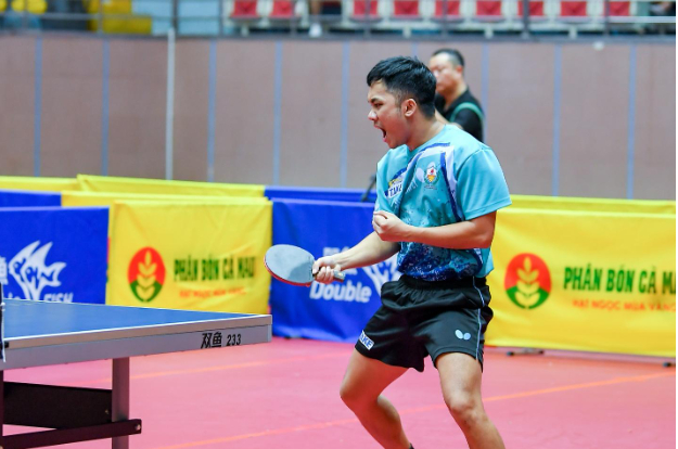 Đinh Anh Hoàng bảo vệ thành công ngôi vô địch đơn nam tại giải vô địch quốc gia. Ảnh: Thế Đại.