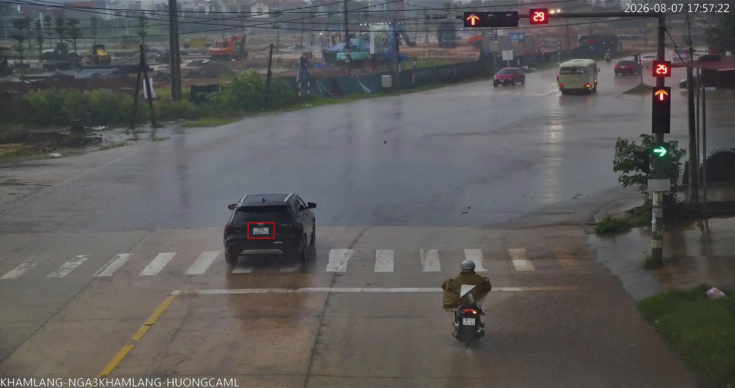 Ô tô vượt đèn đỏ. Ảnh: Phòng CSGT Công an tỉnh Bắc Ninh