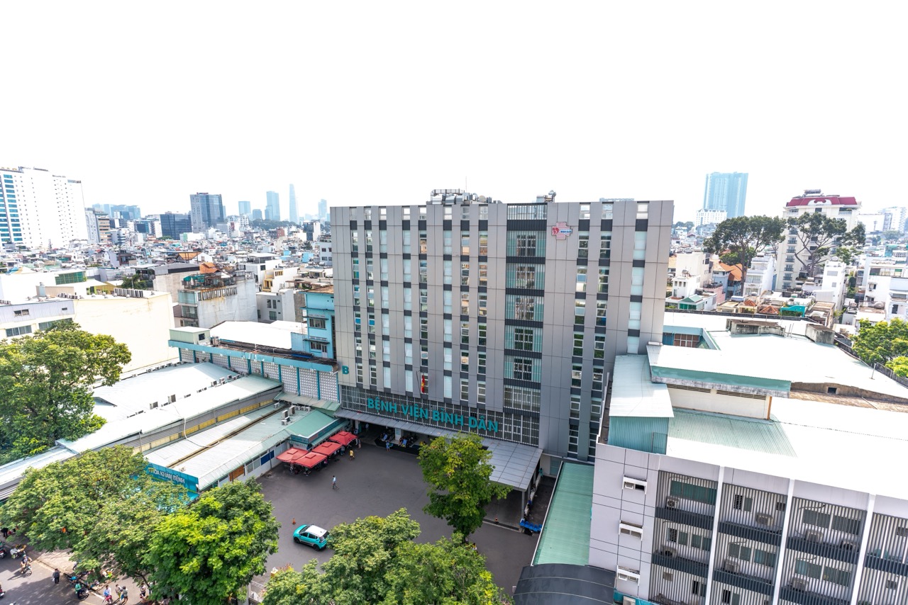 Bệnh viện Bình Dân có trụ sở chính tại 371 Điện Biên Phủ - Phường Bàn Cờ - TP. Hồ Chí Minh