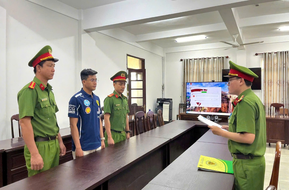 Bị can Nguyễn Đình Tuấn tại Cơ quan điều tra. Ảnh: Trang TTĐT Công an tỉnh Đắk Lắk