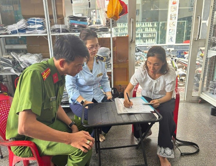 Công an đồng loạt kiểm tra, phát hiện vi phạm tại các hộ kinh doanh: 5 trường hợp bị xử phạt tổng cộng 158 triệu đồng