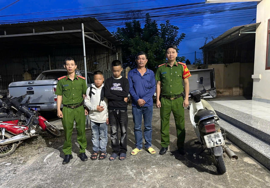 Hai anh em đã được gia đình đón về an toàn. Ảnh: Công an tỉnh Gia Lai