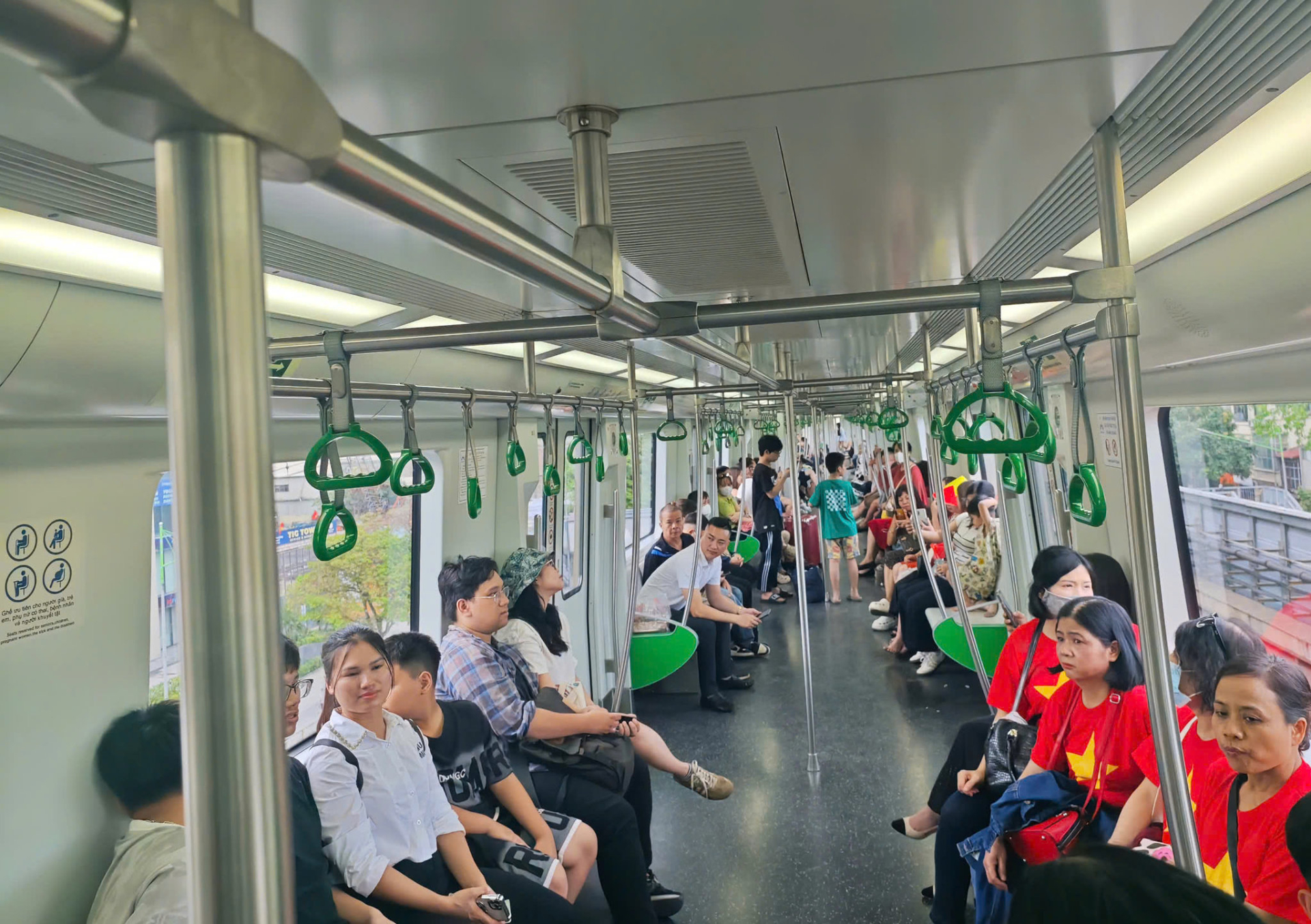 Hà Nội miễn phí xe buýt, metro phục vụ nhân dân dịp Quốc khánh 2-9. Ảnh: Hanoi Metro.