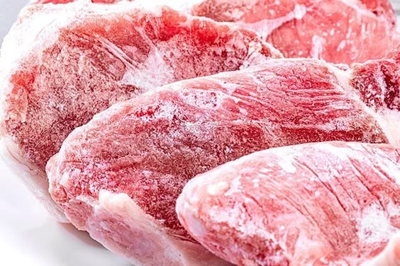 Thịt lợn chỉ nên bảo quản trong ngăn đông trong vòng 3 tháng và không quá 6 tháng.
