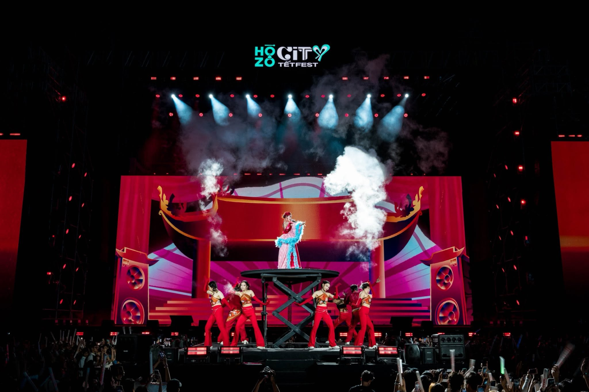 Nữ ca sĩ thường xuyên xuất hiện tại các show diễn quy mô lớn