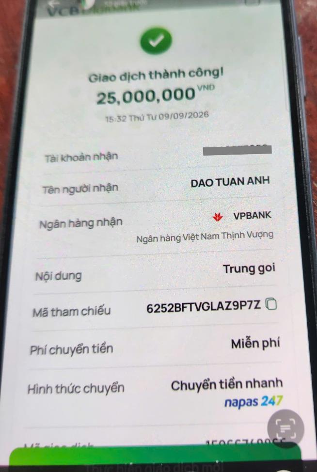 Ảnh chụp màn hình điện thoại giao dịch chuyển tiền nhầm