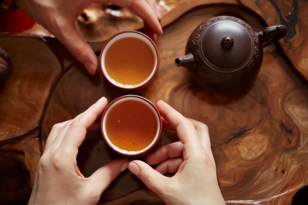 Lời khuyên dành cho những người uống trà thay nước 