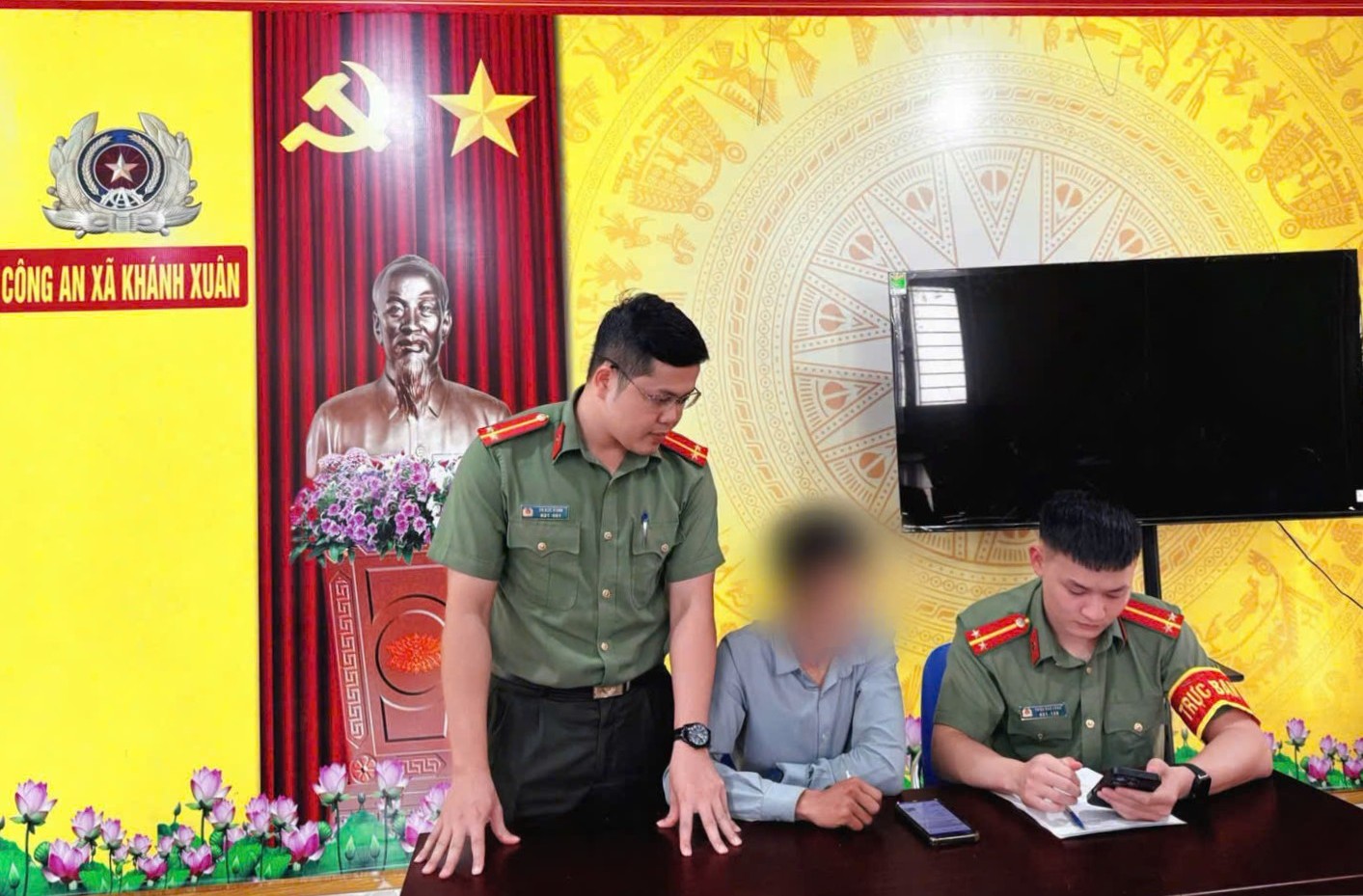 Công an xã Khánh Xuân kịp thời ngăn chặn vụ lừa đảo.