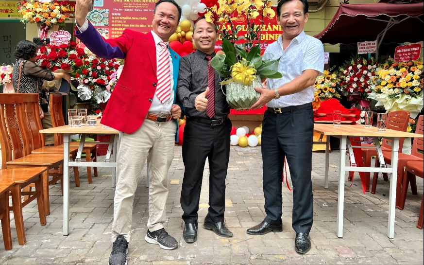 NSƯT Quang Tèo khai trương nhà hàng lẩu nấm cuối năm 2023