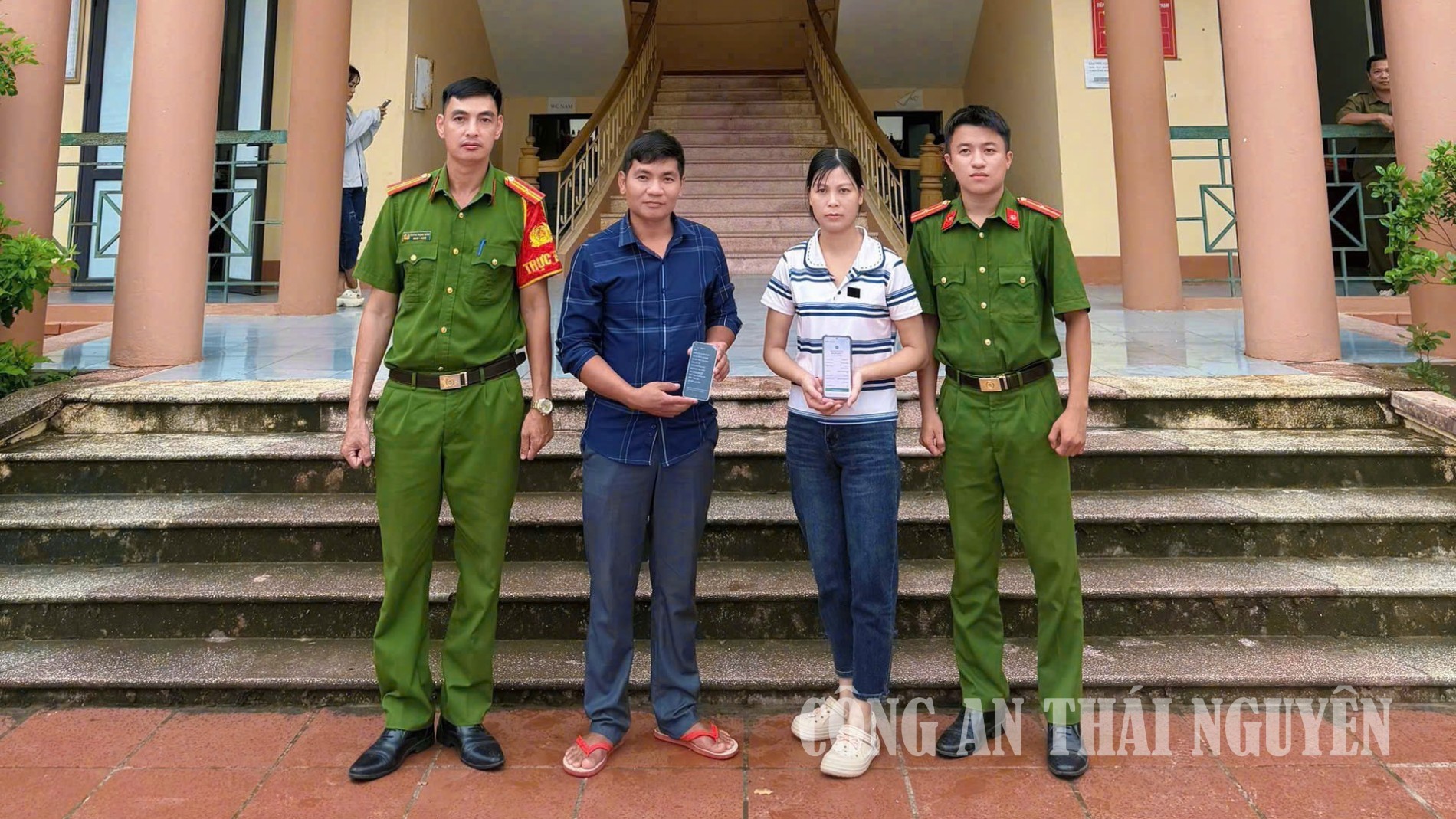 Công an xác minh các giao dịch chuyển khoản 28.000.000 đồng và 5.000 đồng từ tài khoản Vietcombank của Bùi Cao Cường SN 1986