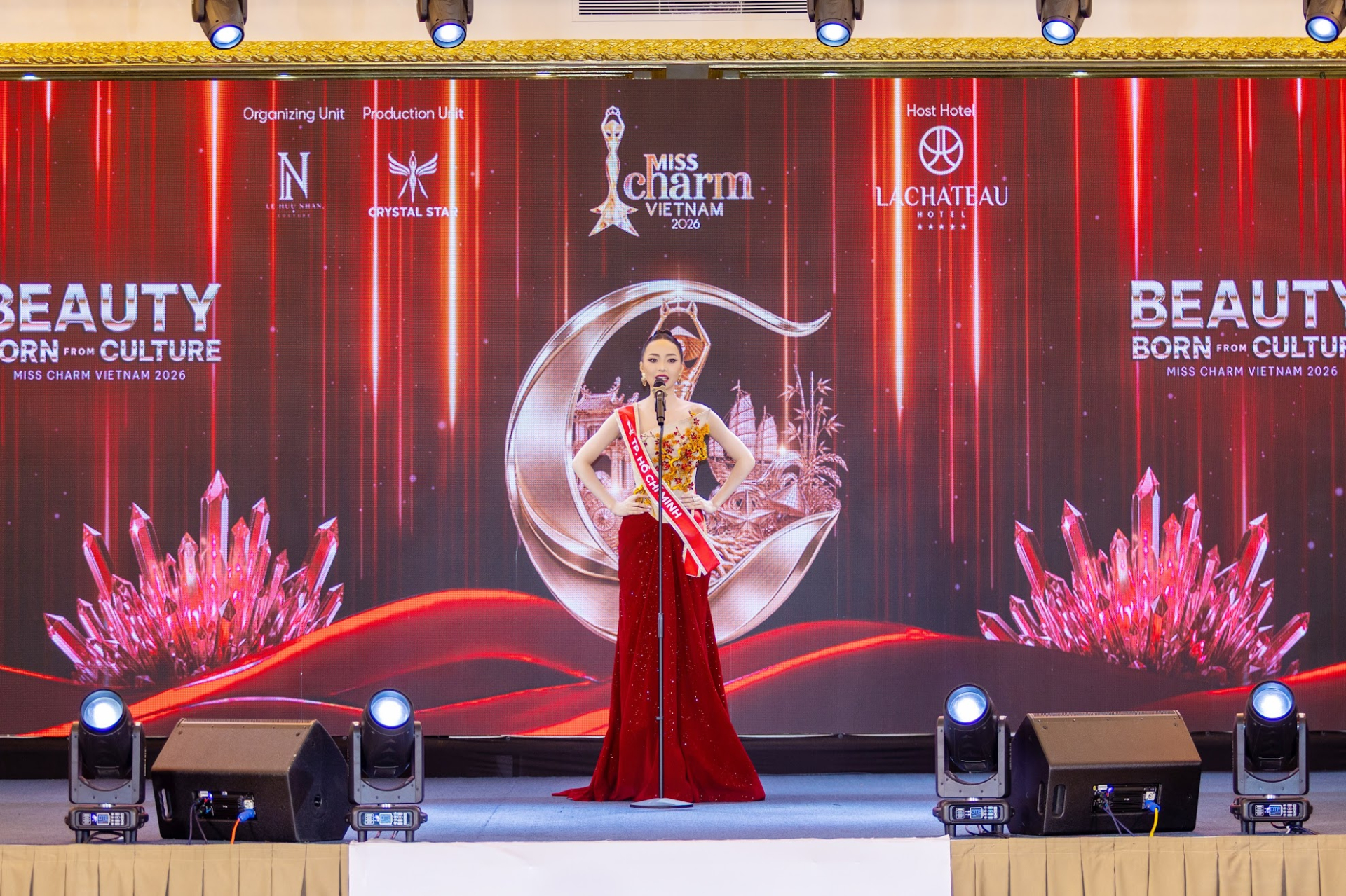 Mỹ nhân gây chú ý với chiều cao 1m77: Đang điều hành công ty truyền thông, theo học chương trình sau đại học tại Mỹ