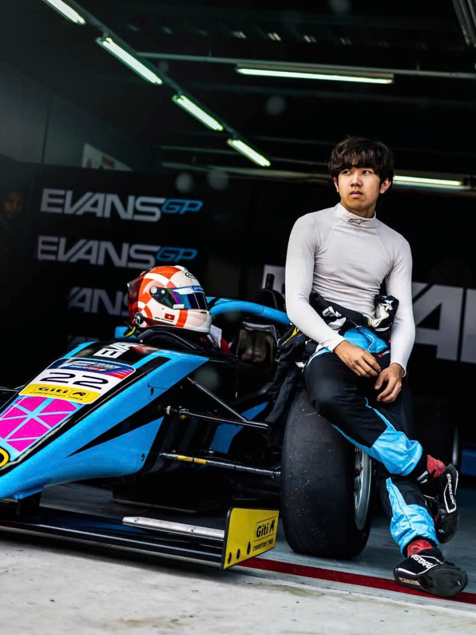Con trai út SN 2009 của doanh nhân Nguyễn Hoài Nam: Là người Việt Nam đầu tiên dự FIA F4 World Cup, du học sinh tại Mỹ