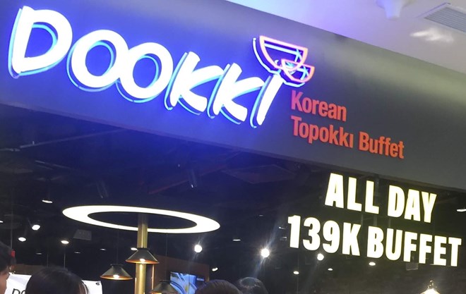 Dookki bị xử phạt vi phạm an toàn thực phẩm - Ảnh: báo Lao Động