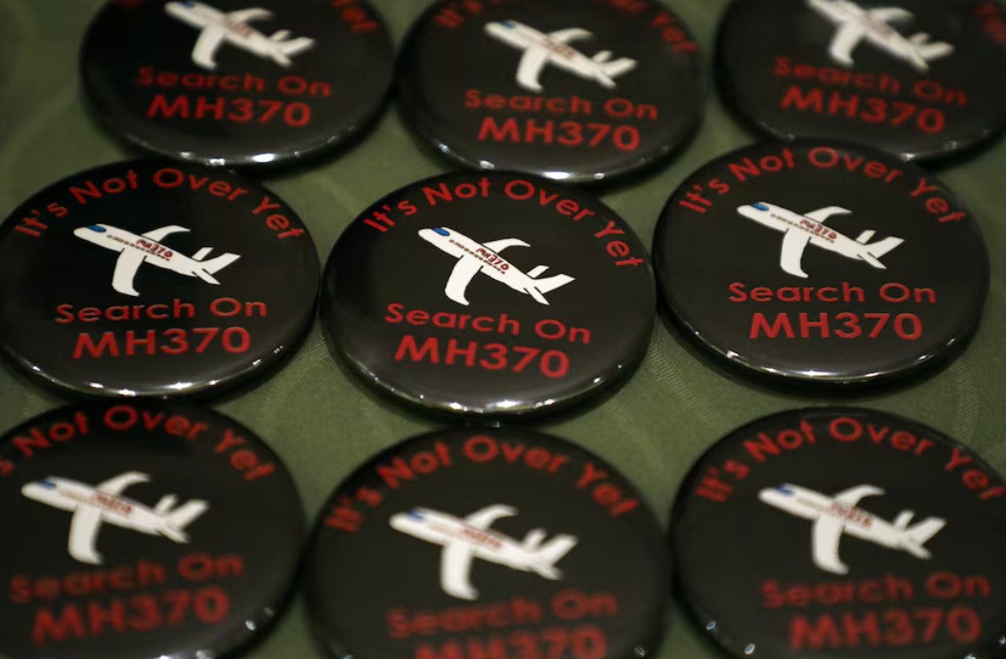 Các huy hiệu được trưng bày trong một sự kiện tưởng niệm chuyến bay MH370 mất tích của Malaysia Airlines tại Putrajaya, Malaysia