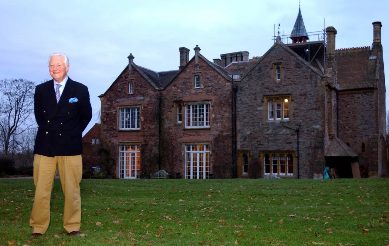 Triệu phú Anh Benjamin Slade