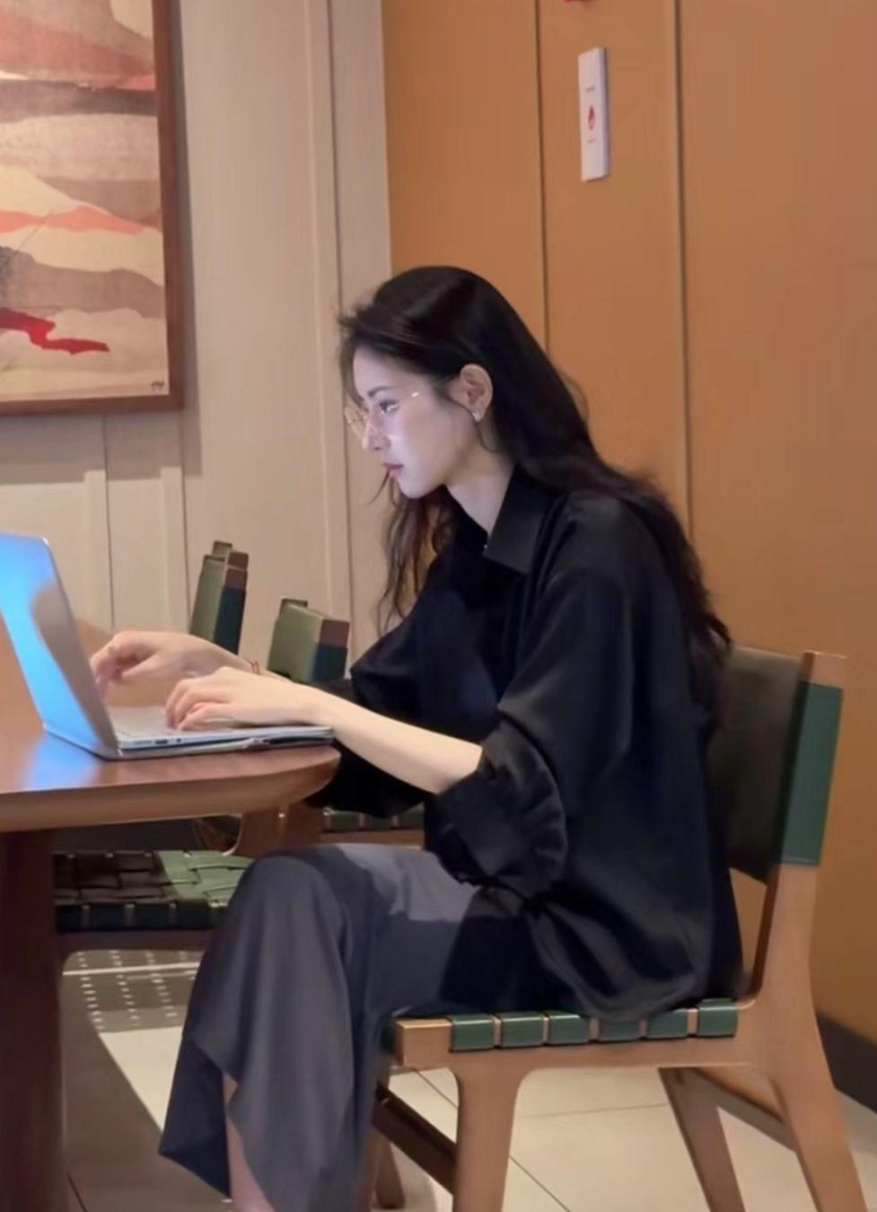 Dân văn phòng vắt chân lên cổ chạy deadline trước kỳ nghỉ lễ 30/4