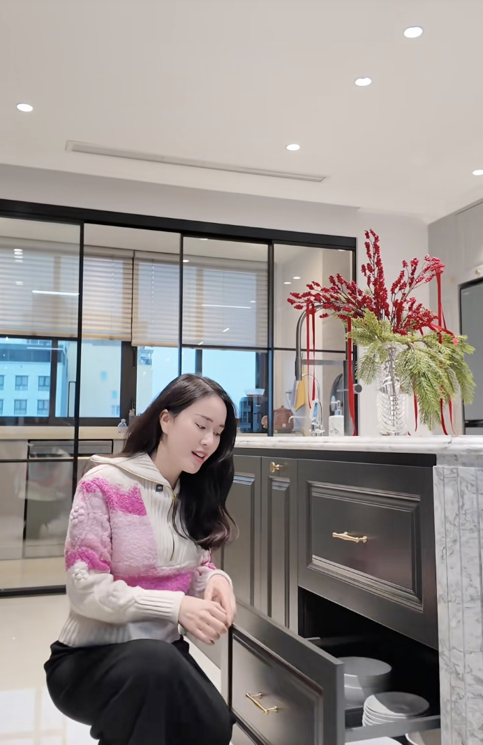 “MC xinh đẹp nổi tiếng nhất nhì VTV”: Lấy chồng là Tiến sĩ và cuộc sống 