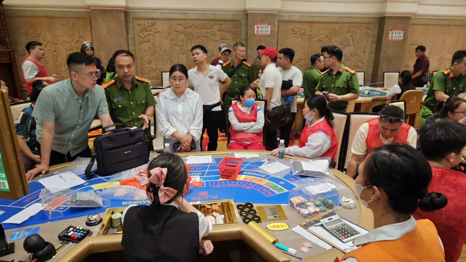 Các đối tượng tham gia đánh bạc bị bắt giữ