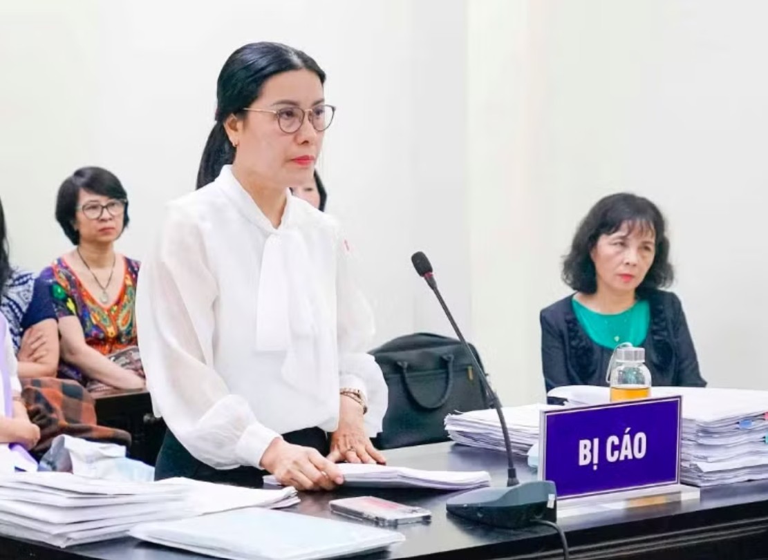 Cựu hiệu trưởng Nguyễn Thị Bình tại phiên tòa - Ảnh: Tiền Phong