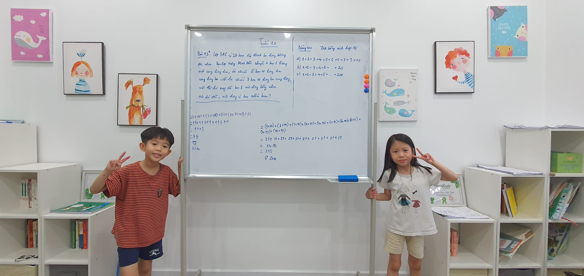 Một góc phòng dạy học tại gia của BTV Việt Khuê - Ảnh: FBNV