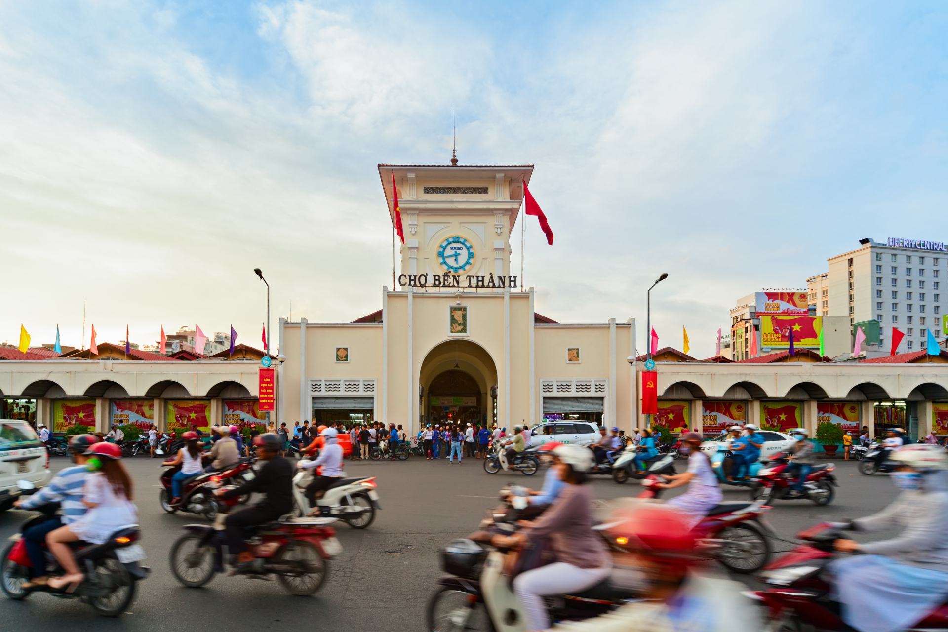 Chợ Bến Thành như một biểu tượng di sản giữa lòng TP. HCM.