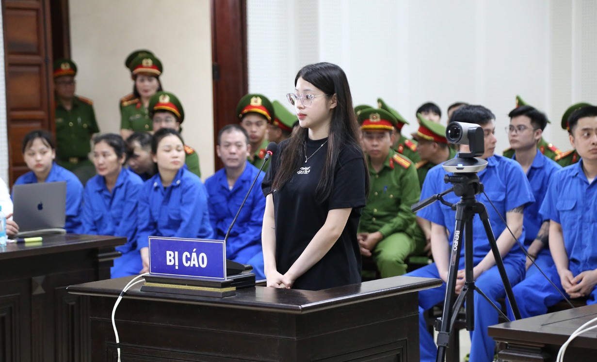 Bị cáo Triệu Nguyễn Hoài Thương, bạn gái Bùi Đình Khánh - Ảnh: VietNamnet