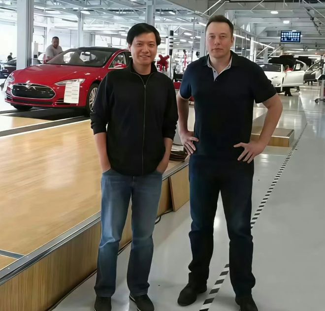 Bức ảnh chụp của Elon Musk và Lôi Quân từ nhiều năm trước