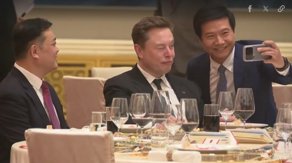 CEO Lôi Quân chụp selfie cùng Elon Musk 