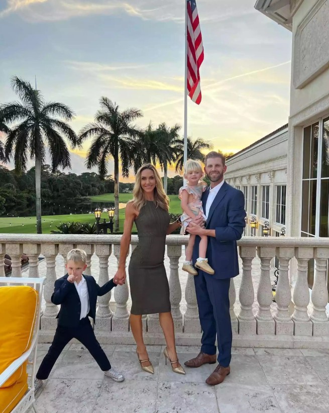 Vợ chồng Eric - Lara Trump và hai con, Luke và Carolina - Ảnh: Instagram