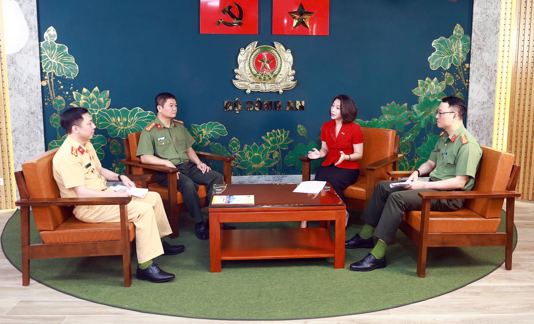 Tọa đàm chính sách hôm nay đã tập trung phân tích các “điểm nghẽn” pháp lý và yêu cầu hoàn thiện chính sách hình sự, xử lý vi phạm hành chính trong tình hình mới - Ảnh: Bộ Công an