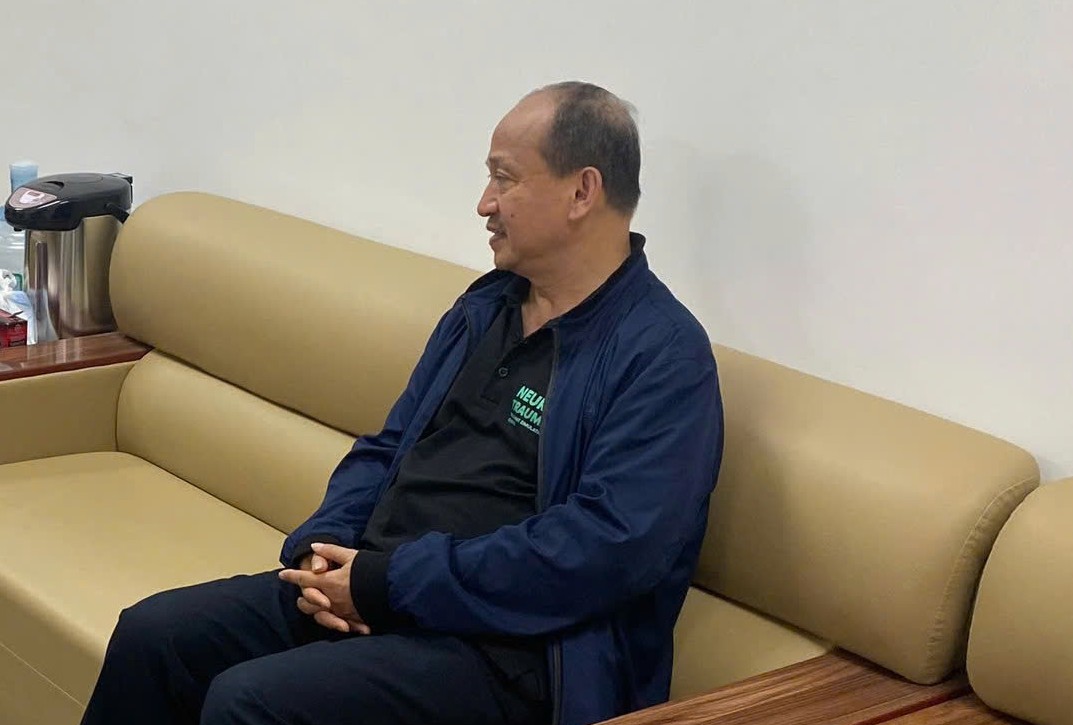 Đối tượng Trần Phi Hùng - Cựu Trưởng khoa Dược Bệnh viện Y học cổ truyền Trung ương - Ảnh: BCA