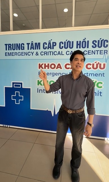 Hình ảnh Ngọc Sơn đến bệnh viện kiểm tra.