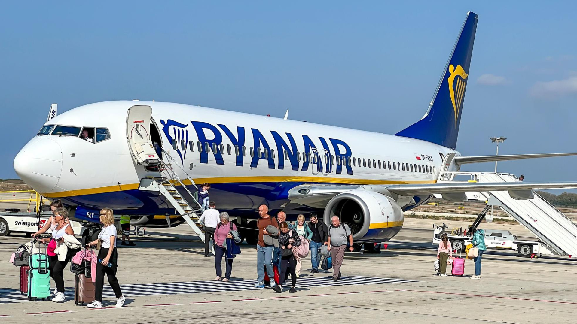 Dù bị phàn nàn nhưng lượng khách Ryanair vẫn đông đúc.
