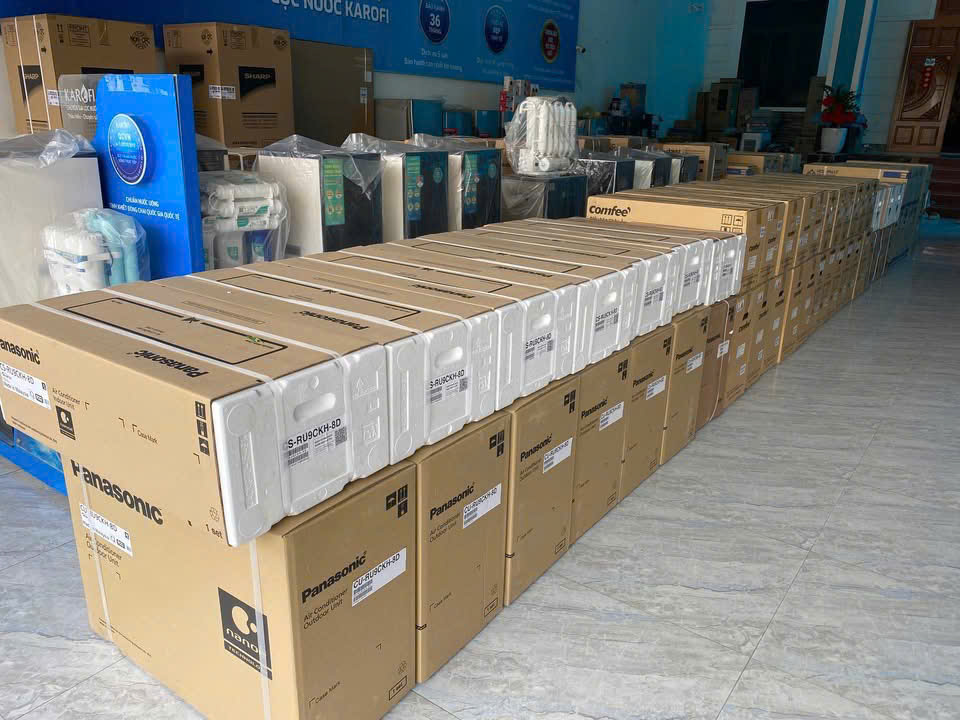 Các cửa hàng điện máy cho biết phải liên tục nhập thêm hàng mỗi ngày để đáp ứng nhu cầu mua sắm tăng cao của người dân giữa đợt nắng nóng gay gắt