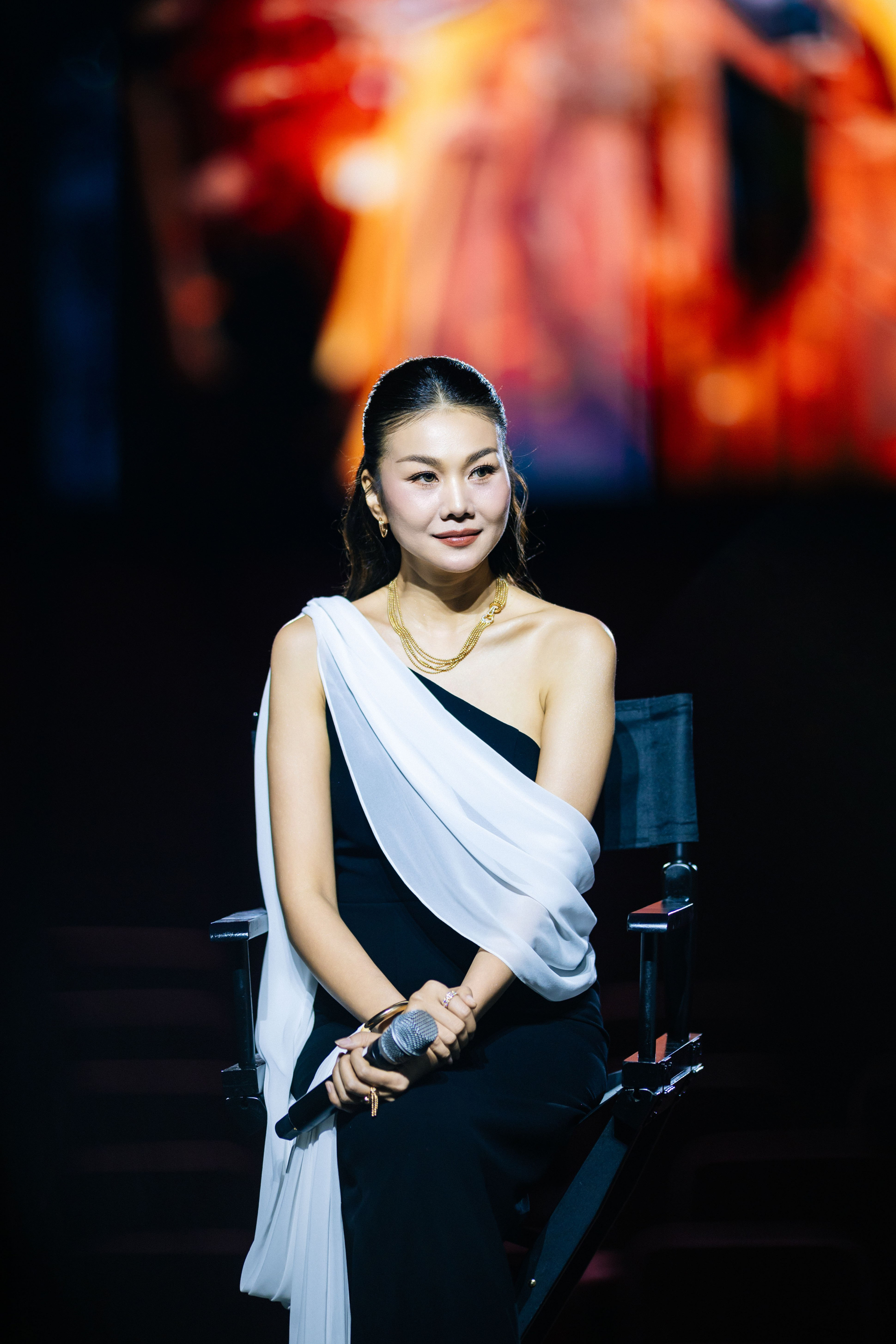 Thanh Hằng đẹp rạng rỡ trong buổi ra mắt phim Mesdames Thanh Sắc