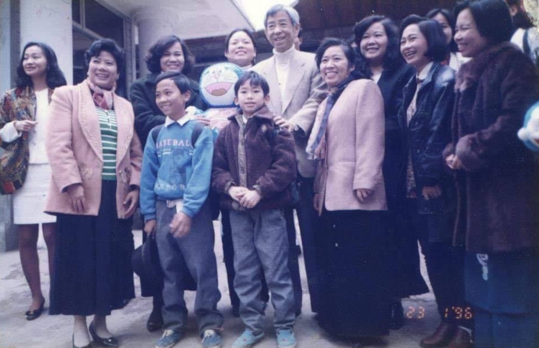 Tác giả Doraemon chụp ảnh tại NXB Kim Đồng. Ảnh: NXB Kim Đồng.