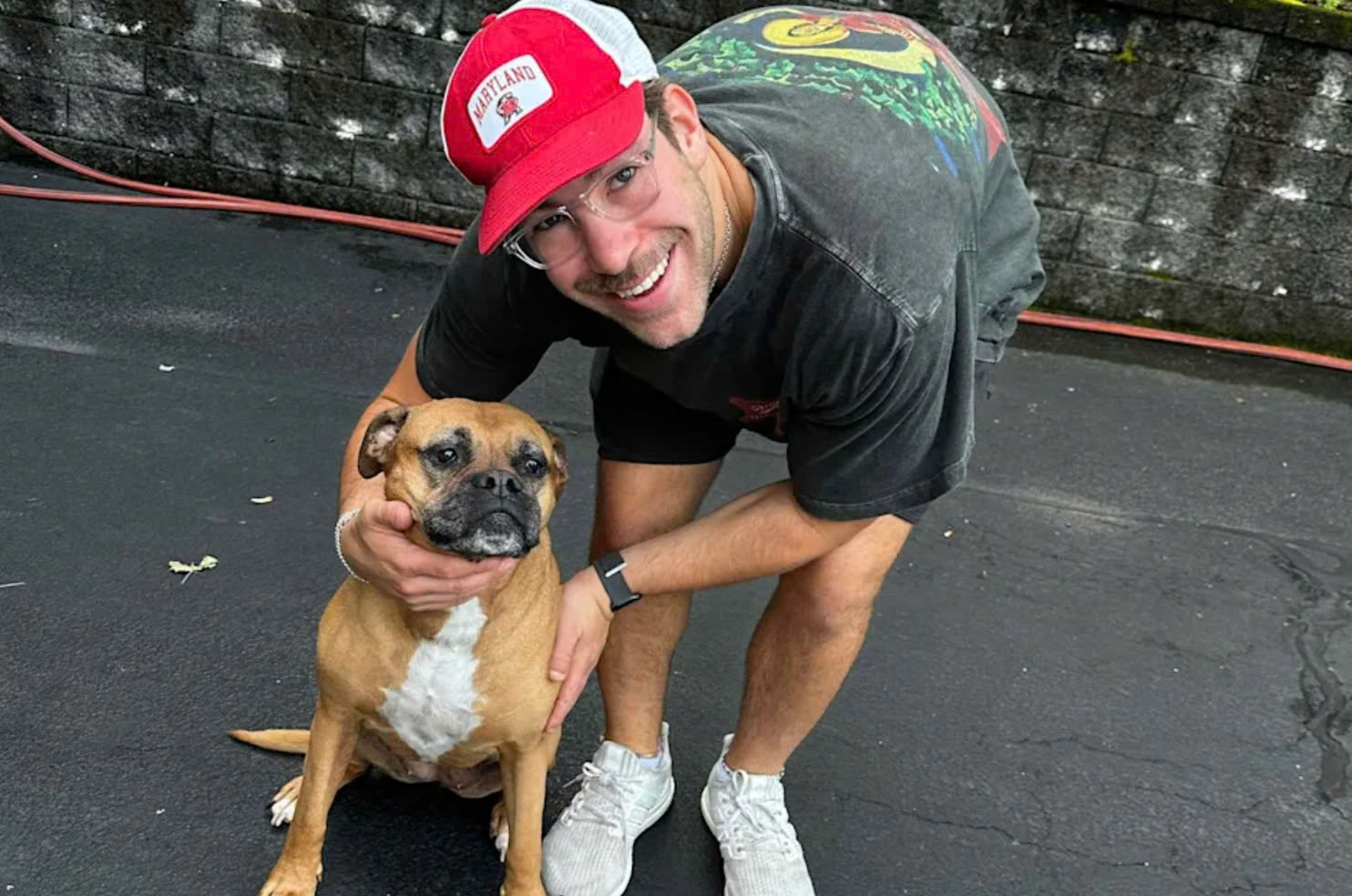Coby Goodhart và một chú chó