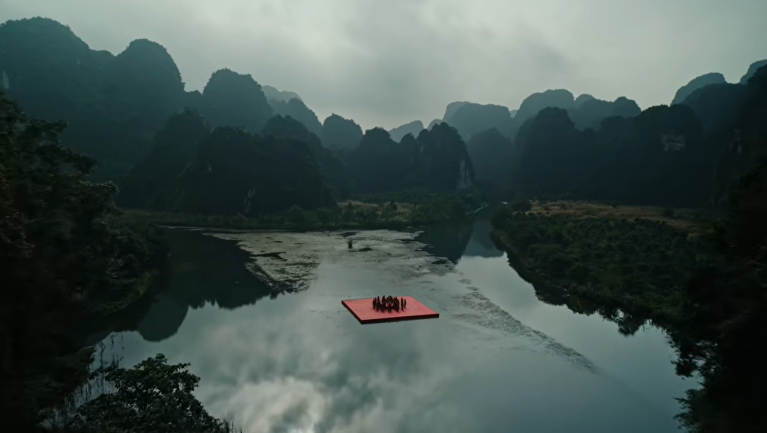 Không ít khán giả thừa nhận họ “muốn xách balo lên đi ngay” sau khi xem MV