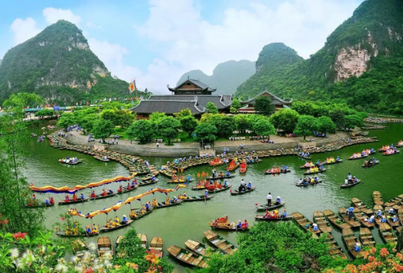 Ninh Bình từ lâu đã nổi tiếng là một trong những điểm đến sở hữu cảnh quan thiên nhiên đẹp bậc nhất Việt Nam với hệ thống núi đá vôi, sông nước và quần thể danh thắng mang đậm dấu ấn văn hóa - lịch sử (Ảnh: Vietnam.vn)