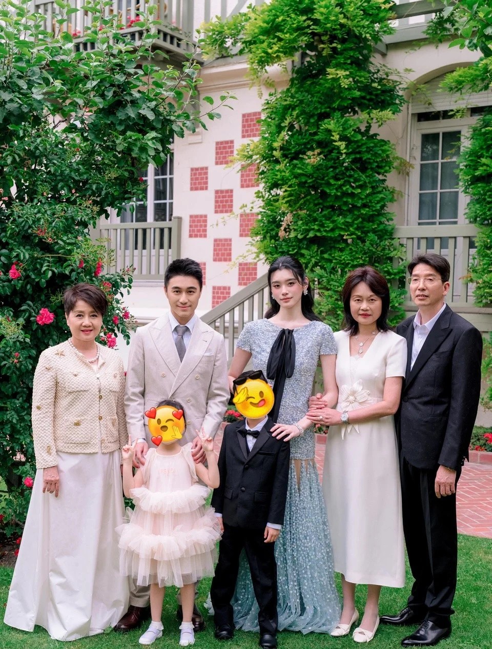 Bà Lương An Kỳ đã cởi mở hơn với nàng dâu sau nhiều năm cặp đôi đăng ký kết hôn.