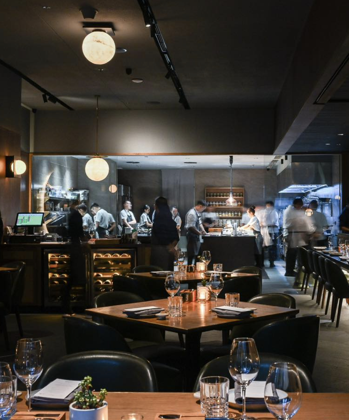 Upstairs gây ấn tượng với không gian chỉ 4 bàn ăn và thực đơn tasting hiện đại mang đậm dấu ấn ẩm thực miền Trung của đầu bếp (Ảnh: FB)