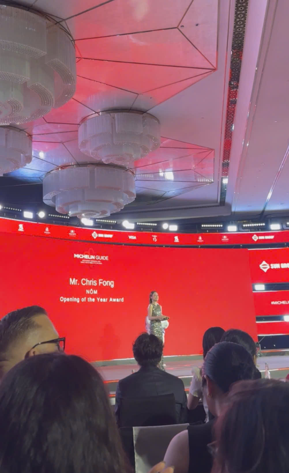 Giải thưởng năm đầu tiên được trao cho đầu bếp Chris Fong cùng nhà hàng NÔM tại TP.HCM, mô hình ẩm thực gây ấn tượng nhờ cách kết hợp sáng tạo giữa di sản văn hóa Việt Nam và trải nghiệm fine dining hiện đại