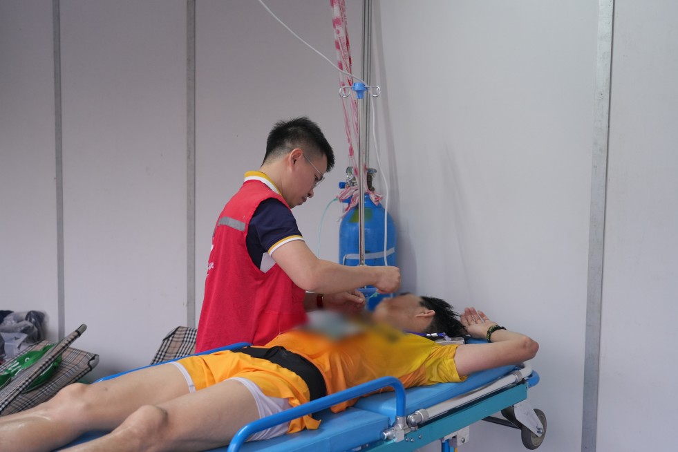 Vận động viên có nguy cơ cao bị sốc nhiệt khi tham gia các giải chạy mùa hè - Ảnh: BVCC