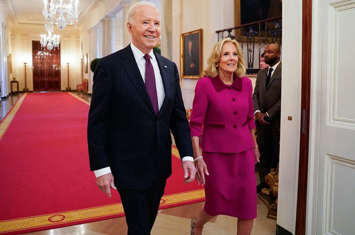Hình ảnh ông Joe Biden và bà Jill Biden chụp tại Phòng Đông của Nhà Trắng vào tháng 11/2024