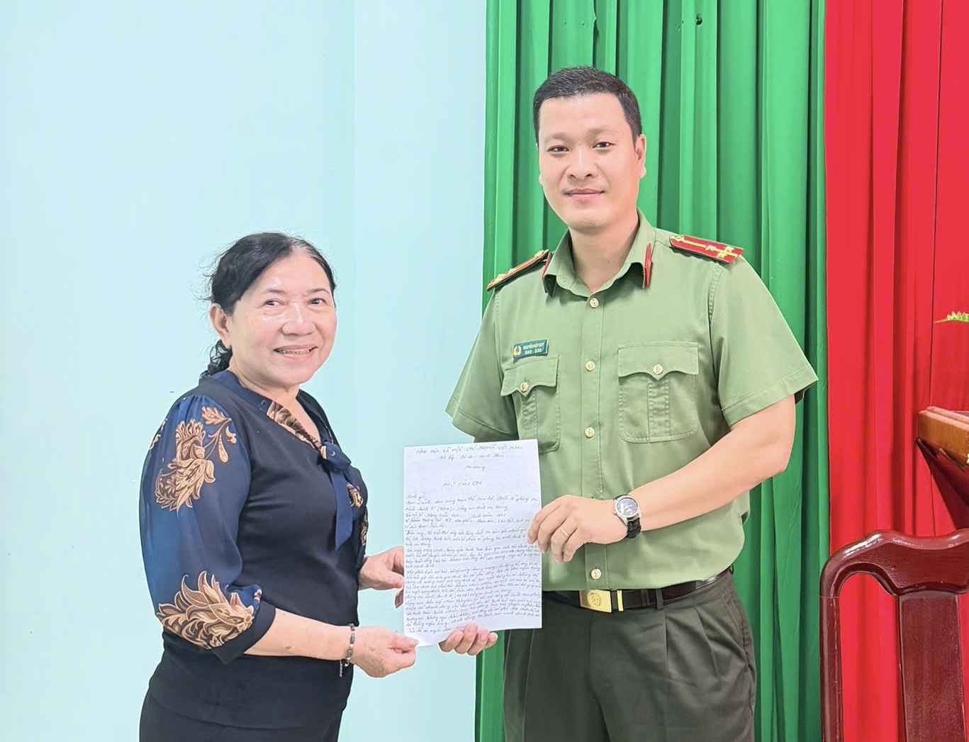 Sau khi nhận lại đầy đủ số tiền, bà H đã gửi thư cảm ơn đến lực lượng công an vì sự hỗ trợ kịp thời và trách nhiệm trong quá trình xác minh, giải quyết vụ việc (Ảnh: TTTĐTCATAG)