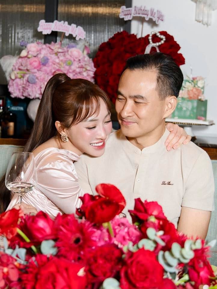 Chi Bảo đang có cuộc hôn nhân viên mãn bên cạnh người vợ trẻ