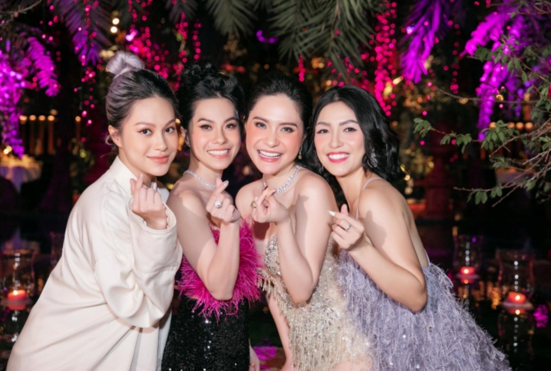 Bốn chị em nhà Đoàn Di Băng