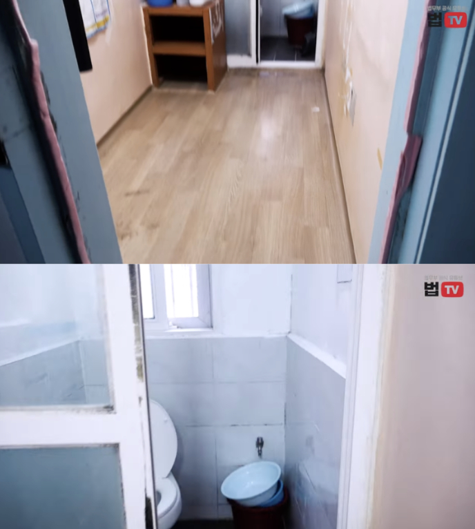 Khung cảnh bên trong buồng giam chật hẹp