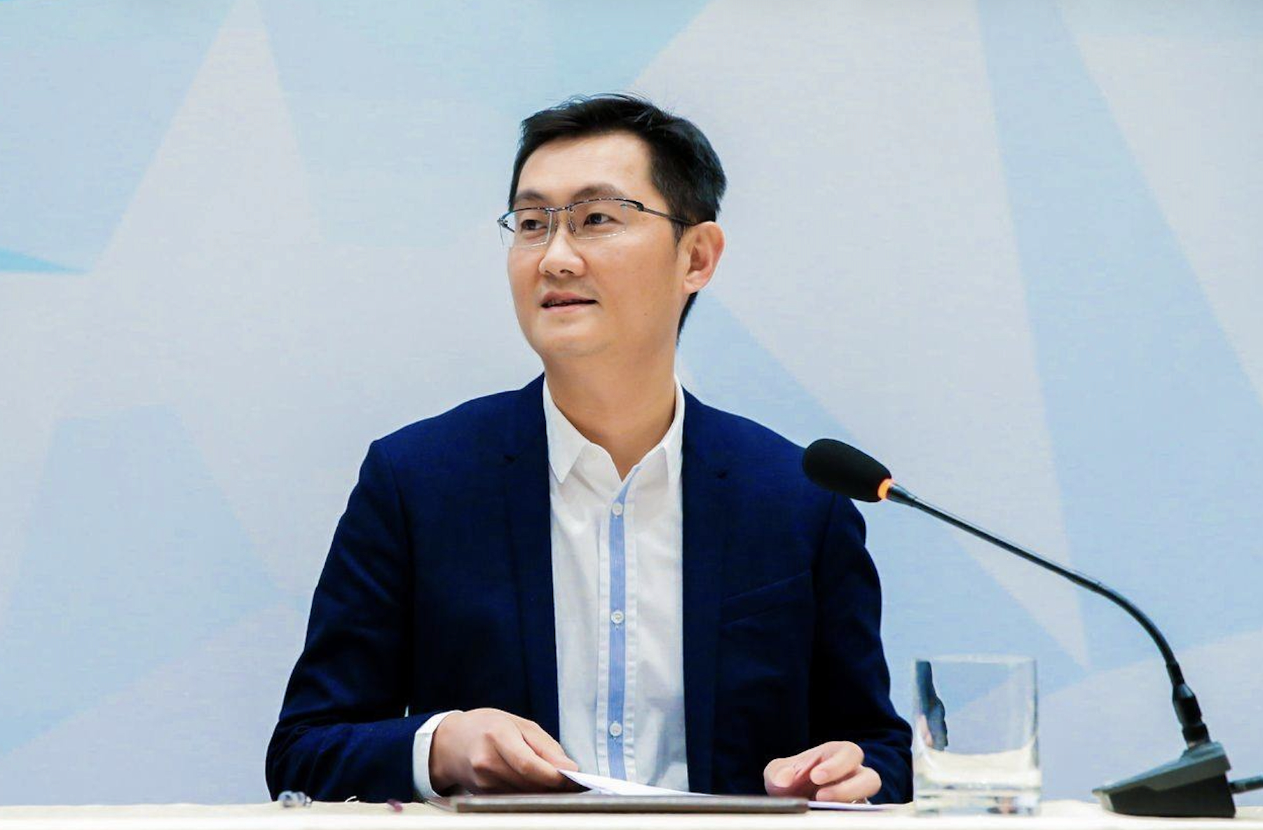 Mã Hoá Đằng là nhà đồng sáng lập, Chủ tịch kiêm Giám đốc điều hành của Tencent