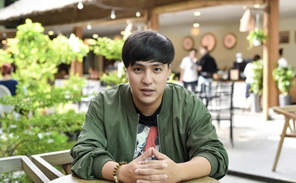 Anh từng được xem là một trong những nghệ sĩ đa năng của thế hệ 8X khi vừa sáng tác, ca hát, diễn xuất và tham gia sản xuất nghệ thuật